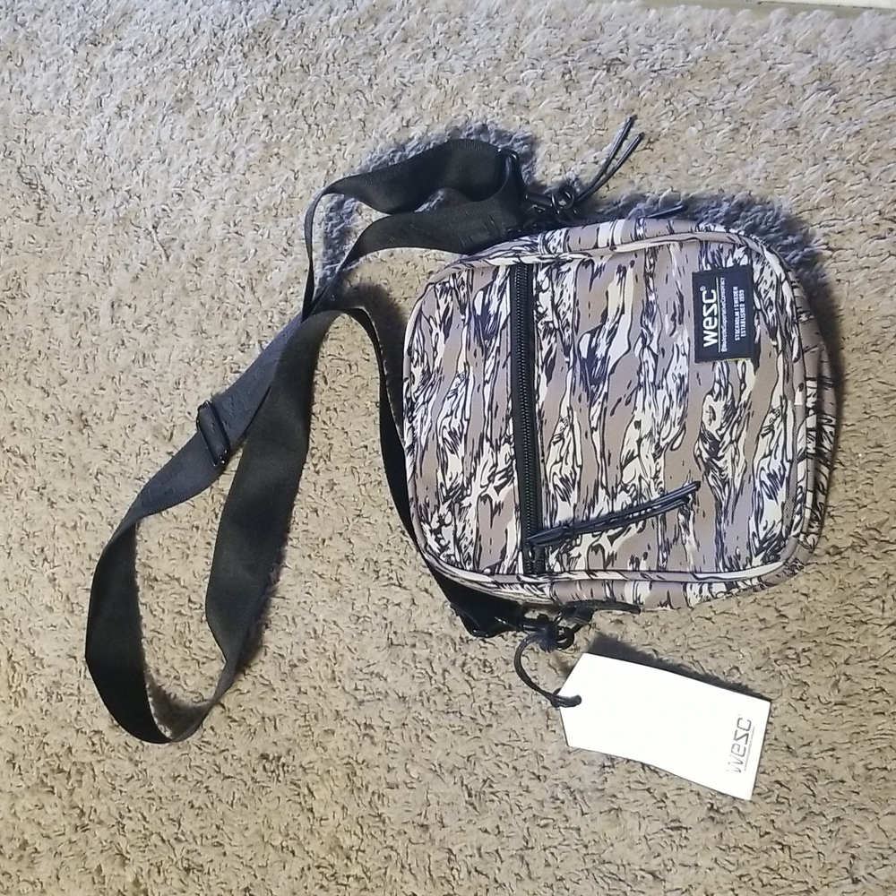 Wesc mens small messenger bag